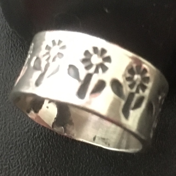 Hammered Sterling Silver Flower Ring - Size 5 - Picture 1 of 2